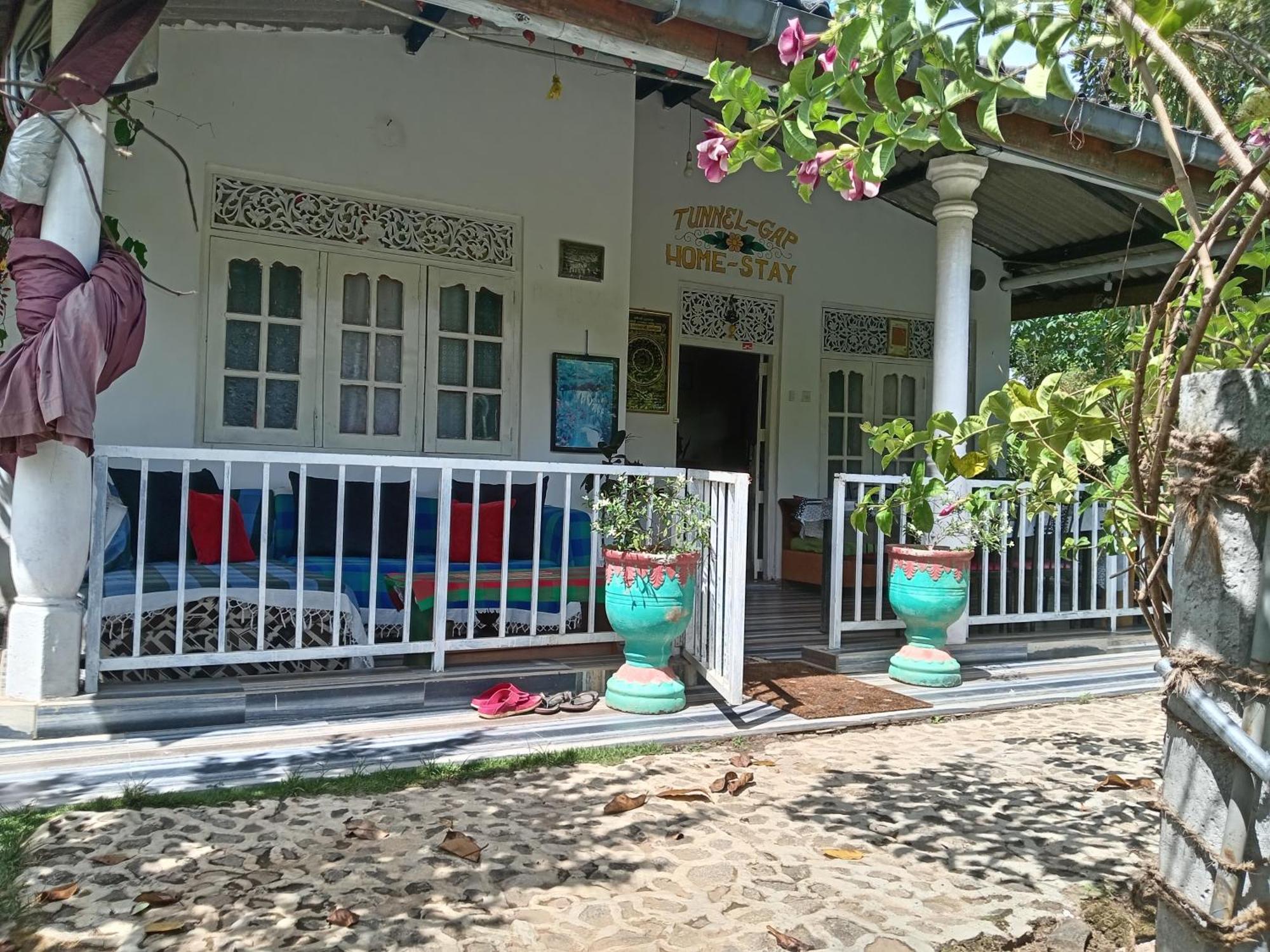 Tunnel Gap Homestay Элла Экстерьер фото